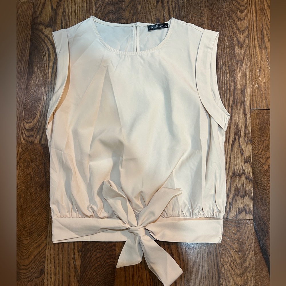 NWOT Emery Rose Cream Sleeveless Blouse with Bow Detail